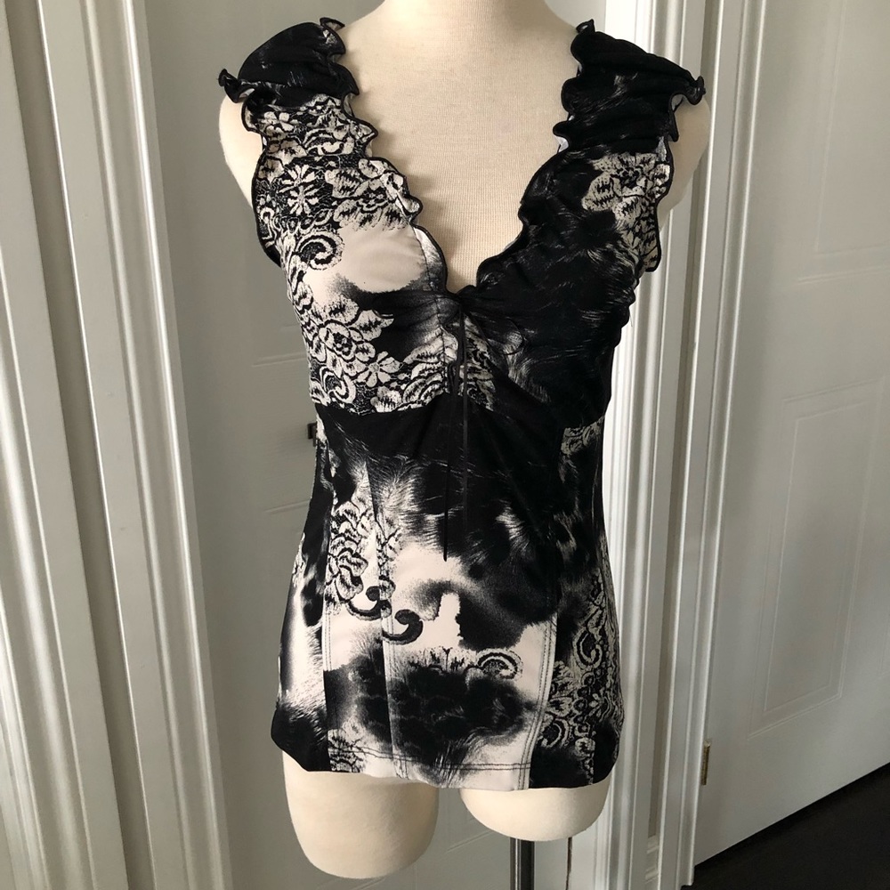 LAST CHANCE!💥2 for $15💥 Gorgeous Vintage Chic V-Neck Ruffle Top